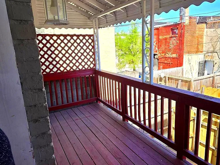 539 N Luzerne Ave — Photo 9