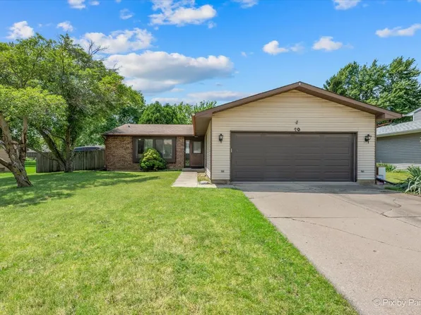 20 Wedgewood Dr, South Elgin, IL 60177