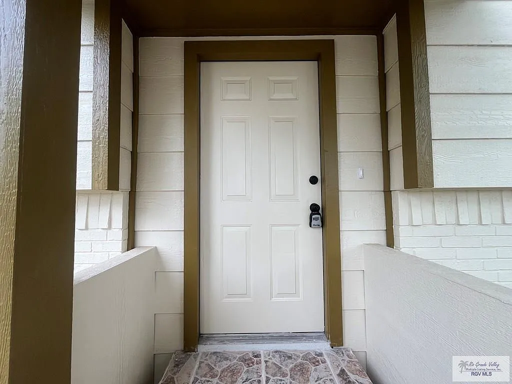 3 bed, 2.0 bath, 1302 sqft, $1,800 — Photo 4