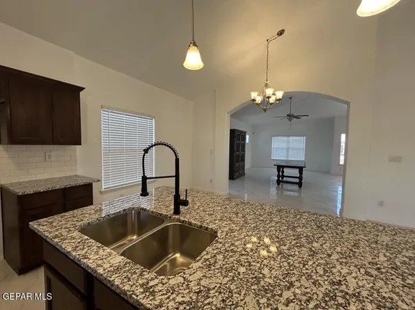 301 Resler Ridge Dr, El Paso, TX 79912