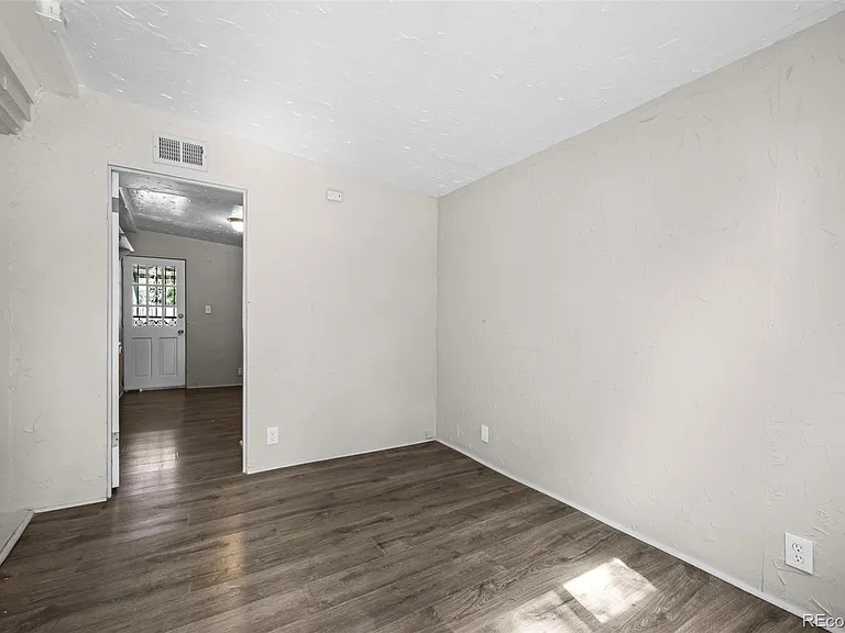 1545 Xanthia St — Photo 18