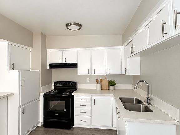 4th image of 1864 Locust Ave #6