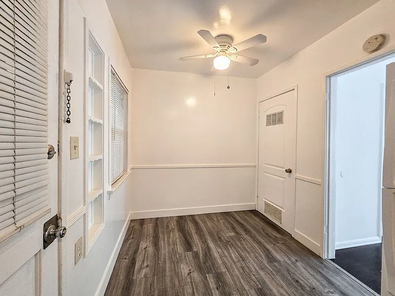 1610 Grismer Ave — Photo 5