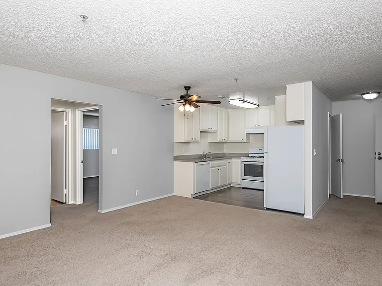 404 E Birch St — Photo 36