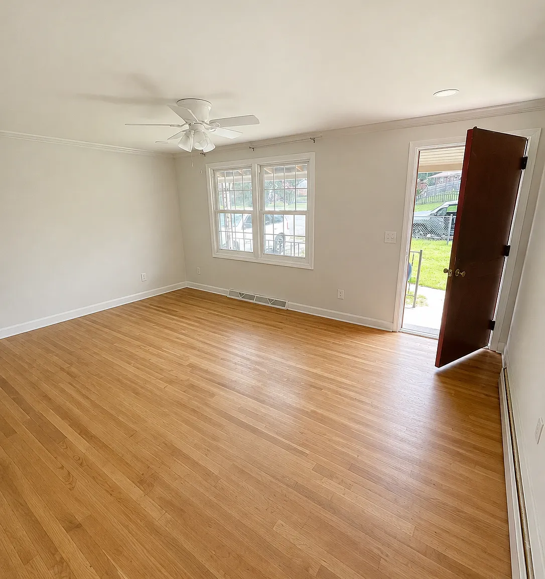 4 bed, 2.5 bath, 1063 sqft, $2,100 — Photo 2