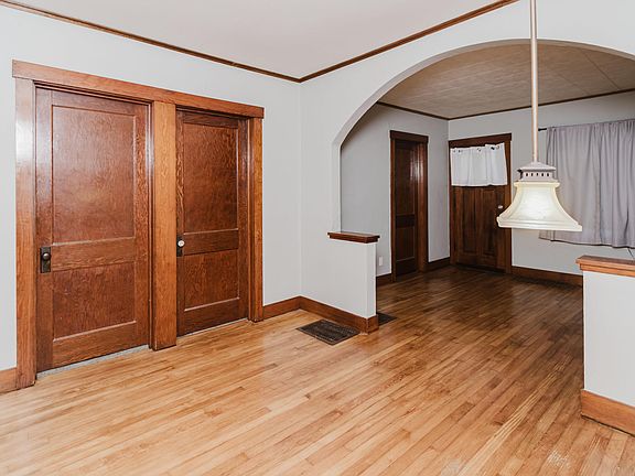 5th image of 906 Arthur Ave