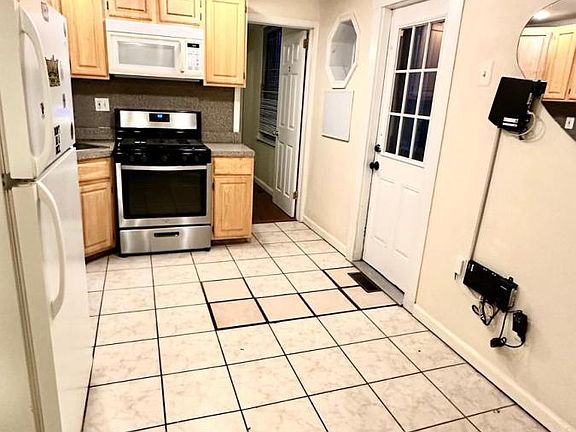 4th image of 1737 N Willington St #1