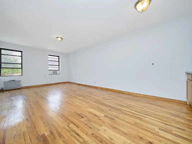 460 9th Ave #3 — Photo 2