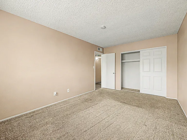 5847 N 48th Dr — Photo 22