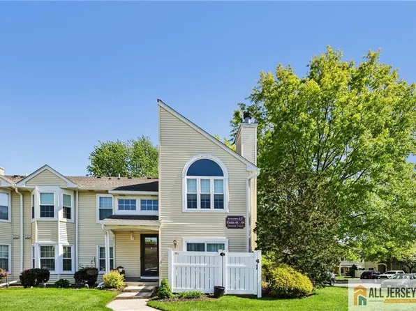 18 Dennis Ct, Hightstown, NJ 08520