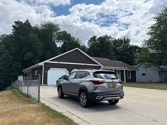 3rd image of 7380 Boulder Bluff Dr