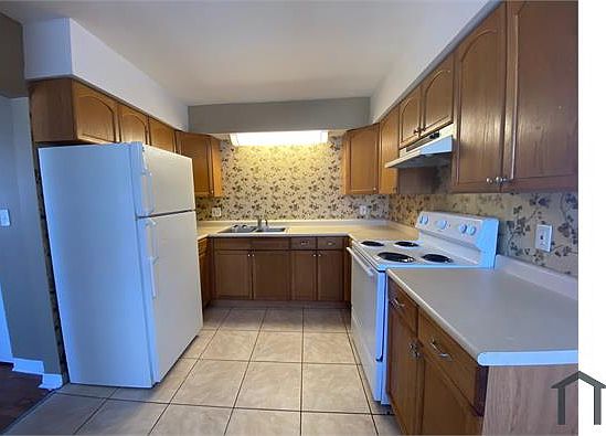 4th image of 829 18th Ave S Unit C