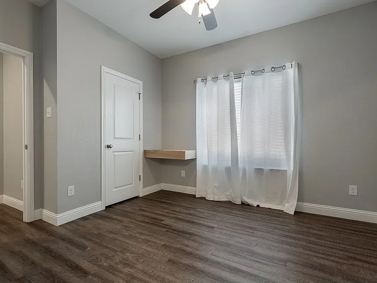 2404 W Lowden St — Photo 6