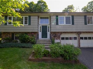 13 Watch Hill Dr, Southbury, CT 06488