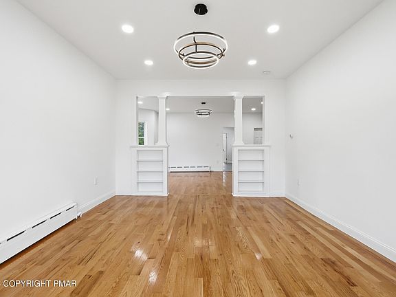 3rd image of 533 Main St
