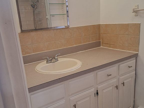 4th image of 127 Charles St Floor 2