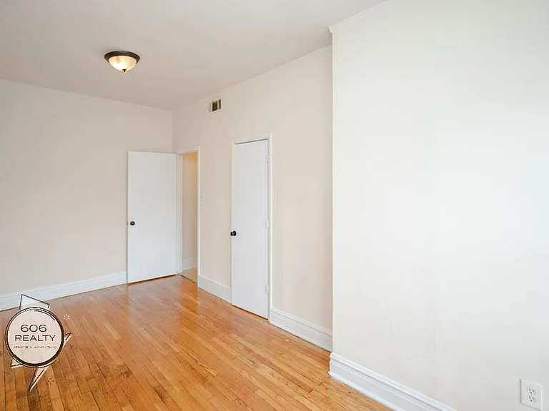 Marquette Park Apartment! — Photo 11