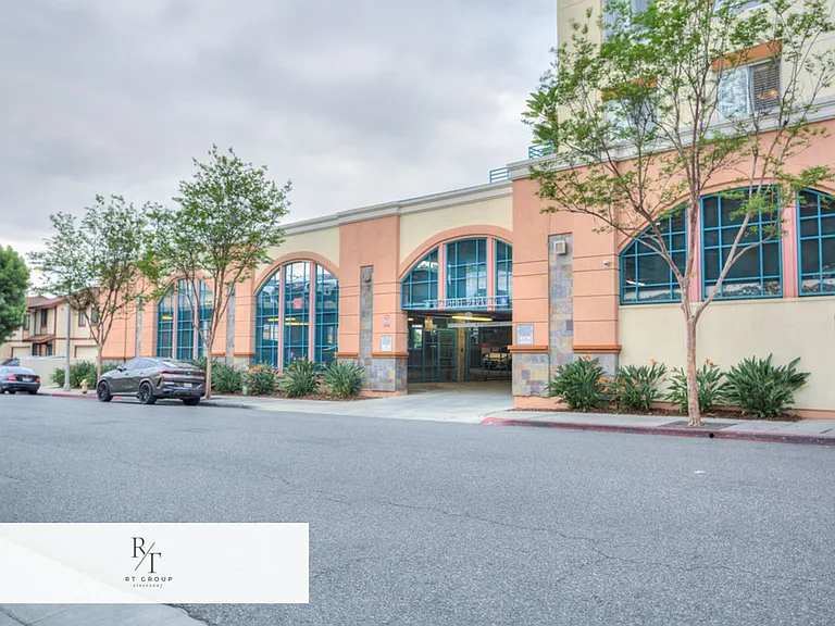 580 W Main St #302 — Photo 41