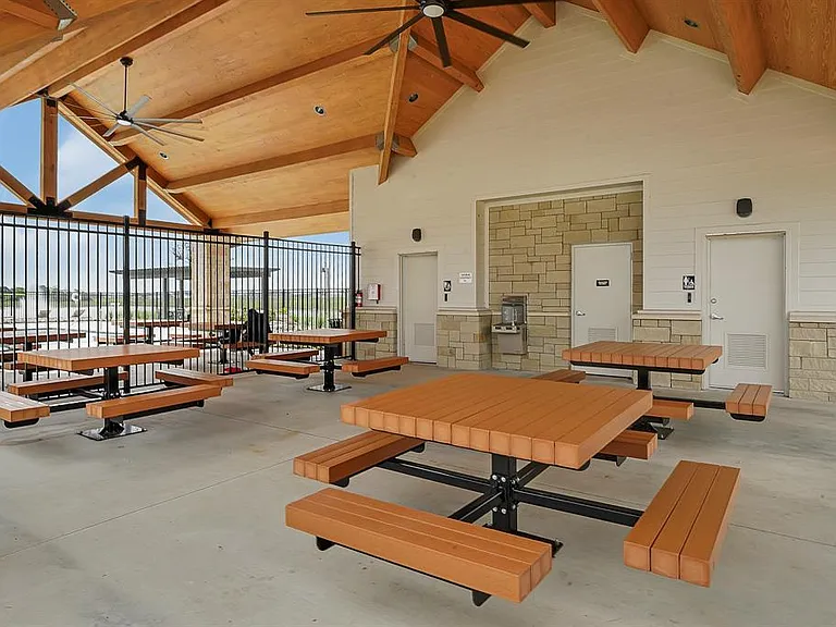1039 Vista Pointe Dr — Photo 9