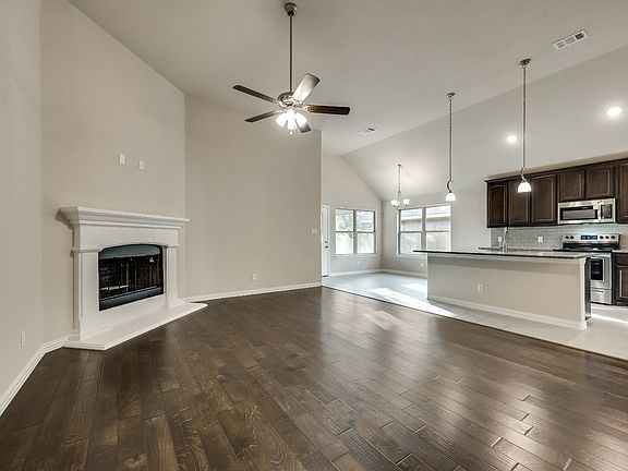 4th image of 1016 Montrose Ave