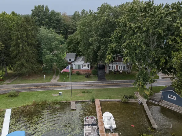 5996 122nd Ave, Fennville, MI 49408
