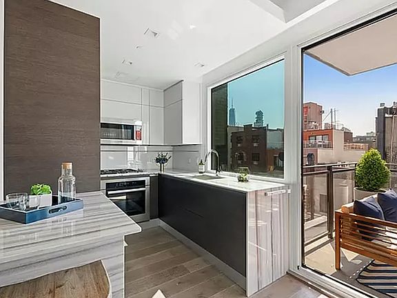 4th image of 210 Bowery #7