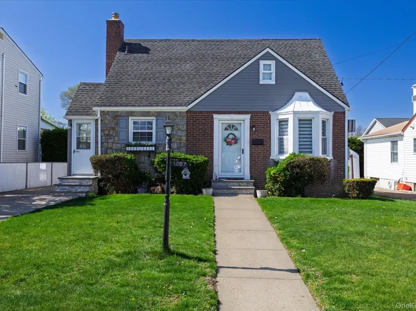 1027 Van Buren Avenue, Franklin Square, NY 11010