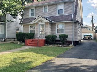 18224 Landseer Rd, Cleveland, OH 44119