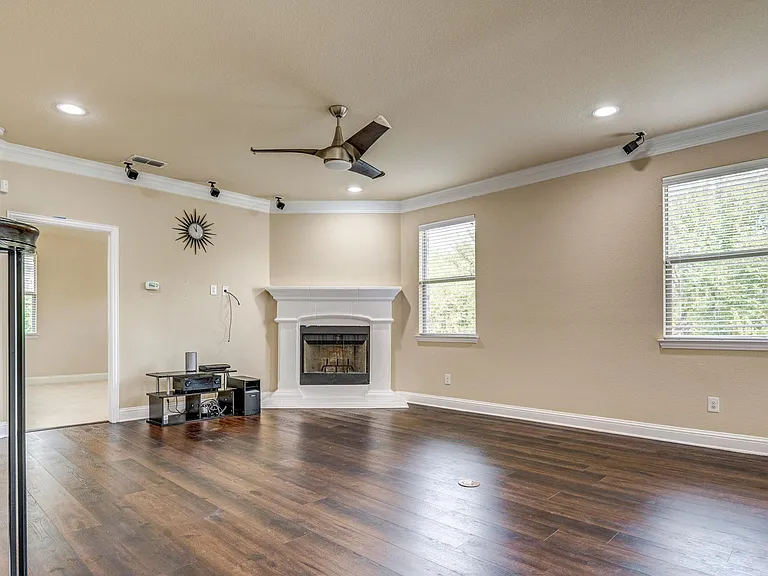 725 Rembrandt Ct — Photo 5