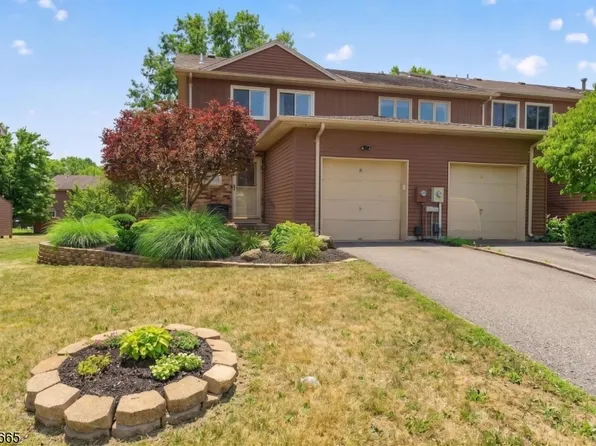 8 Saxonney Cir, Raritan Twp., NJ 08822