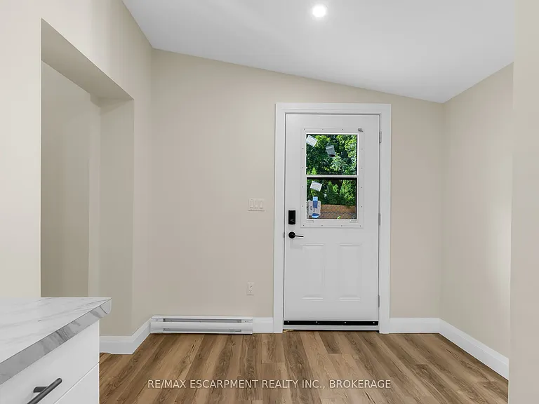 18 Princess St #LOWER — Photo 13