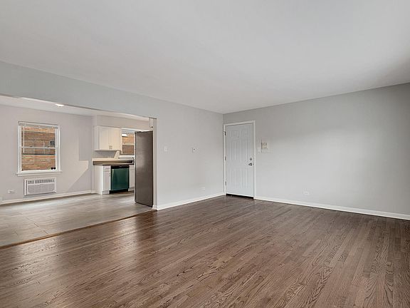 3rd image of 309 Bluff Ave APT 2W