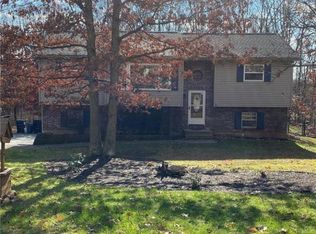 2210 S Rocky Mountain Dr, Effort, PA 18330