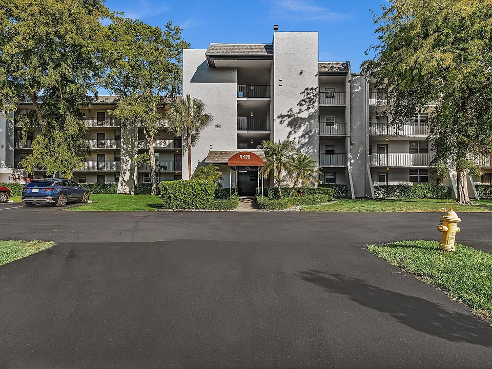 9470 Poinciana Pl #303