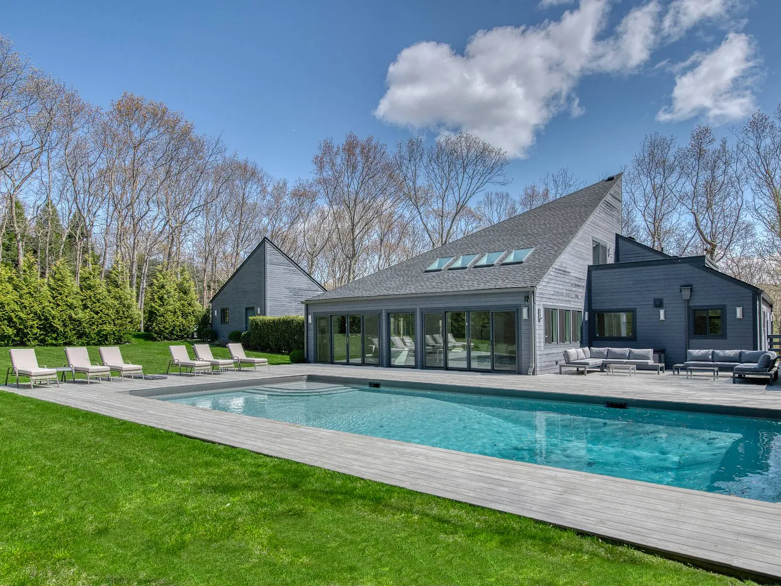 Water Mill Modern on Private Acre with Pool and Outdoor Shower — Photo 1