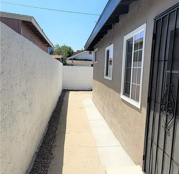 201 S Rowan Ave — Photo 11