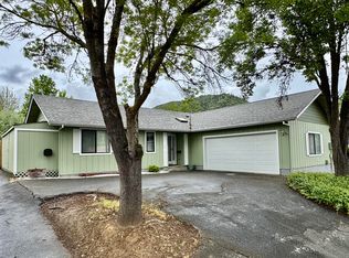 1026 NE A St, Grants Pass, OR 97526