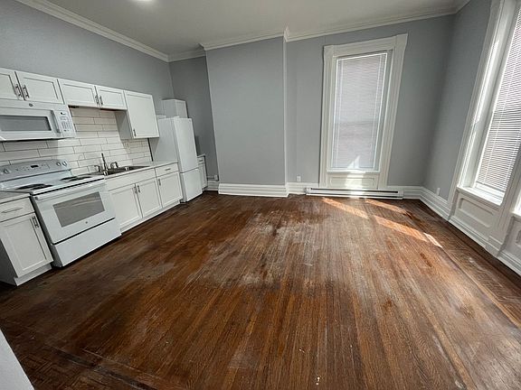 2nd image of 920 Main St APT 6