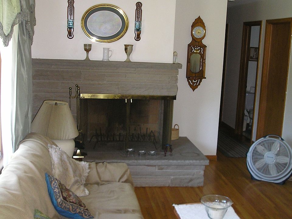 2nd image of 9231 Riverview Ave S