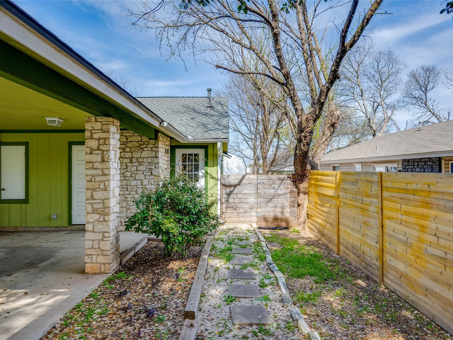 2 bed, 1.0 bath, 800 sqft, $1,650 — Photo 2
