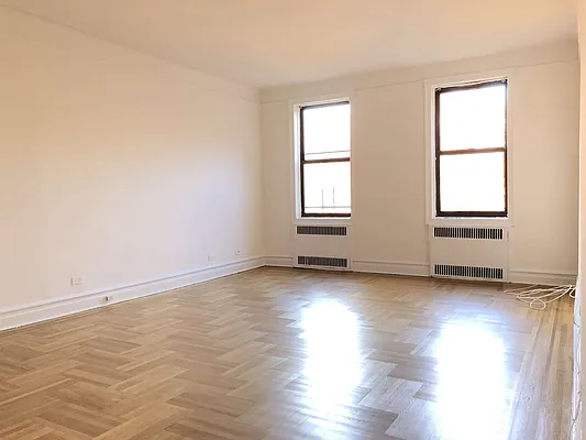 Rented by Kew Forest Realty Inc | media 8