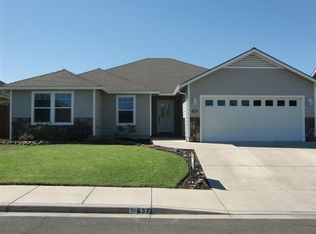 637 Sheffield Dr, Eagle Pt, OR 97524