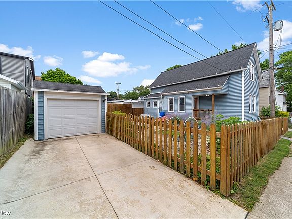 3rd image of 1922 W 61st St