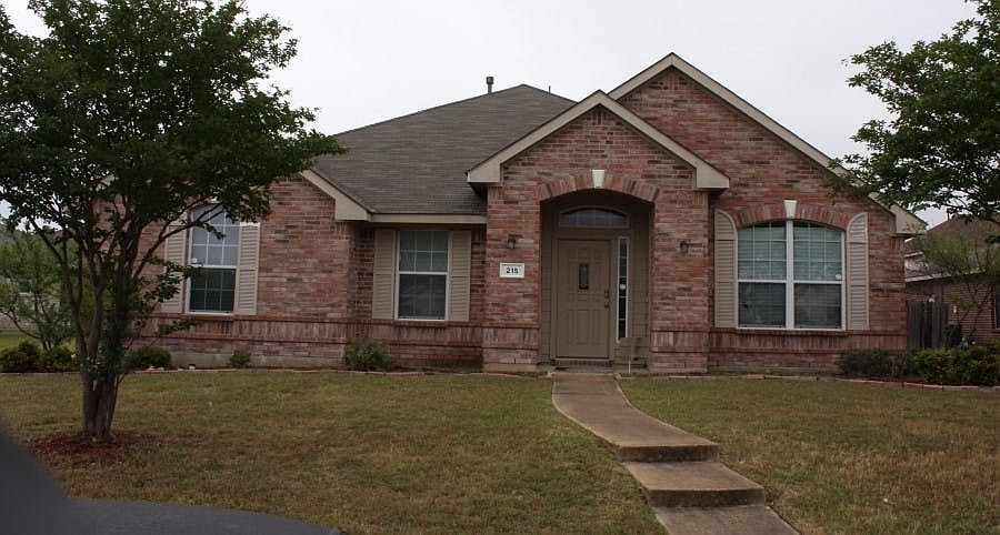 1st image of 215 Deerfield Ct