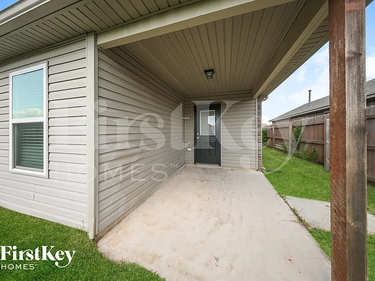 1885 Bradford Pl — Photo 17