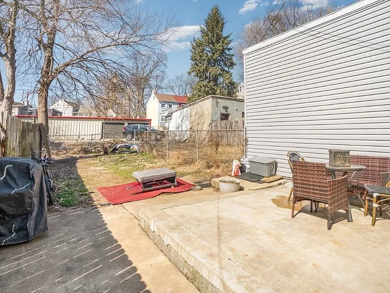 529 Manor St — Photo 8