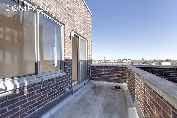 Sold by Compass | media 17