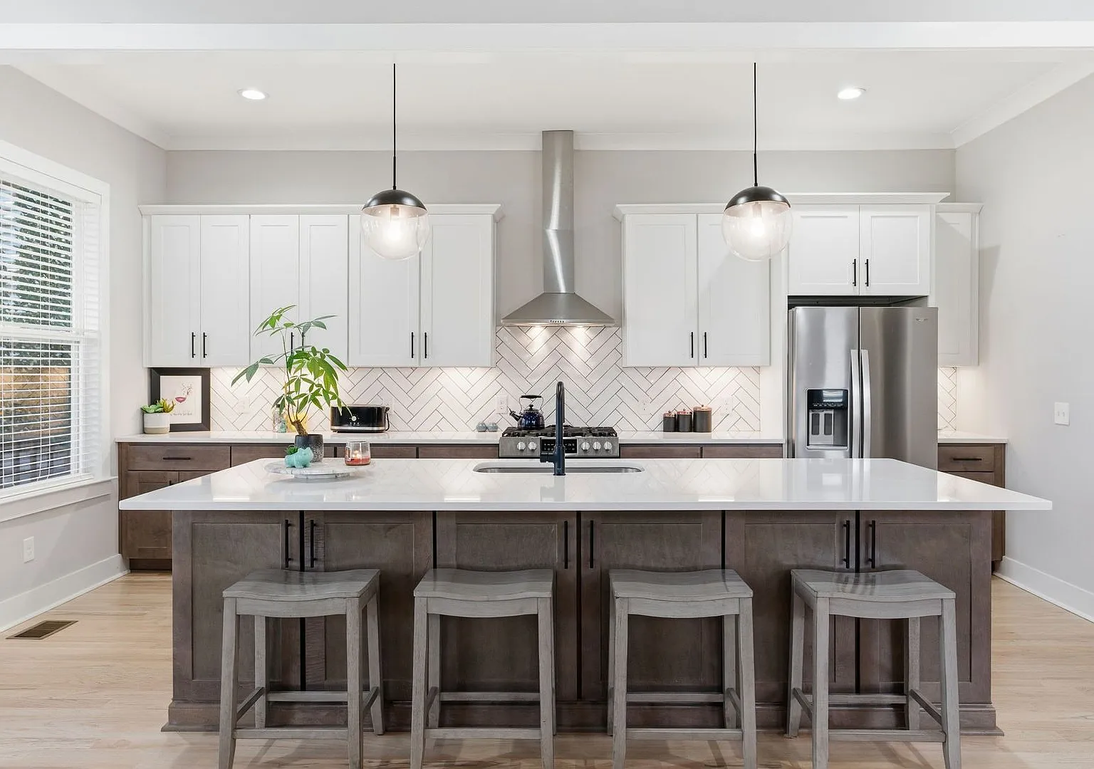 Beautifully Curated Interiors + Exceptional Outdoor Living = A Stand-Out West Nashville Home — Photo 2