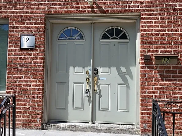 12 Vonda Ave, Toronto, ON M2N 5E7