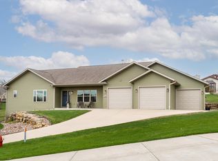 512 Steiner Ct, Mount Horeb, WI 53572